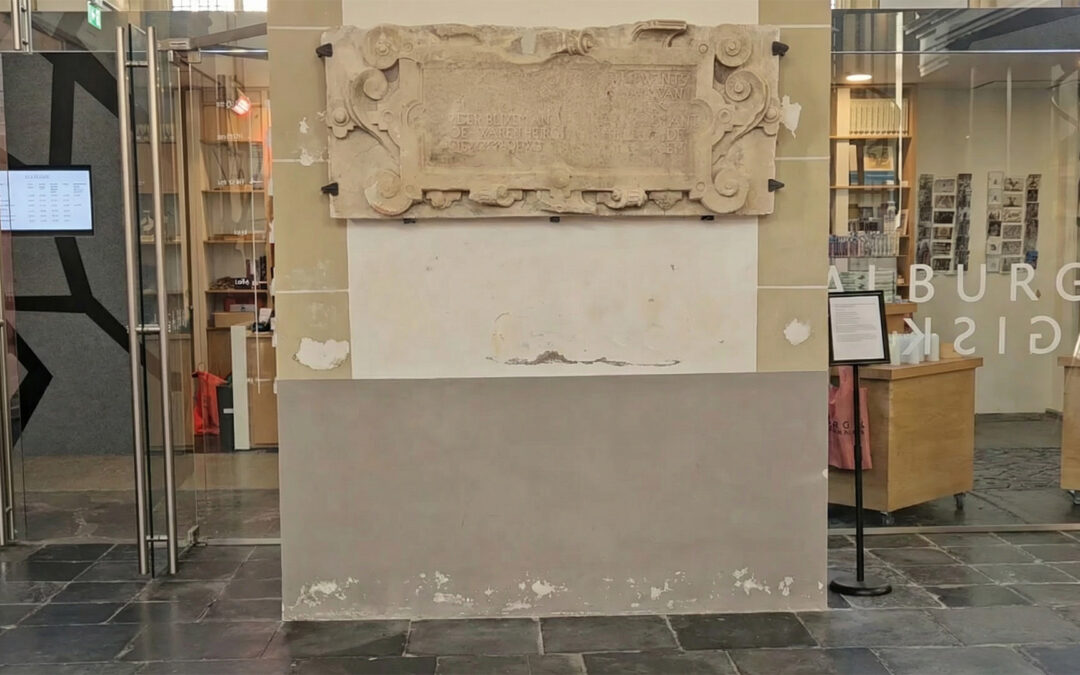 Oude gevelsteen keert na decennia terug naar Zutphen