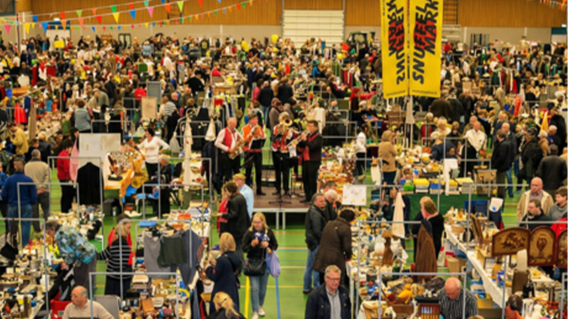 Hanzehal stampvol vondsten tijdens Super Snuffelmarkt Zutphen Hanzehal stampvol vondsten tijdens Super Snuffelmarkt Zutphen